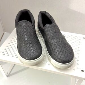 Pierre Dumas Comfort Foam Gray Slip-On Women Shoes Size 8
